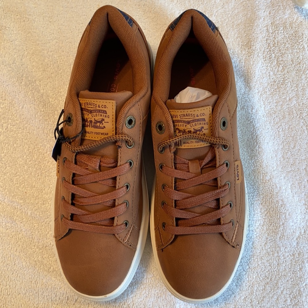 Brown Levi’s sneakers - Picture 2 of 3